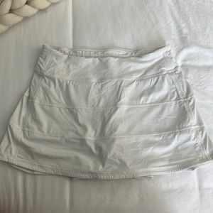 Women’s white lululemon skirt